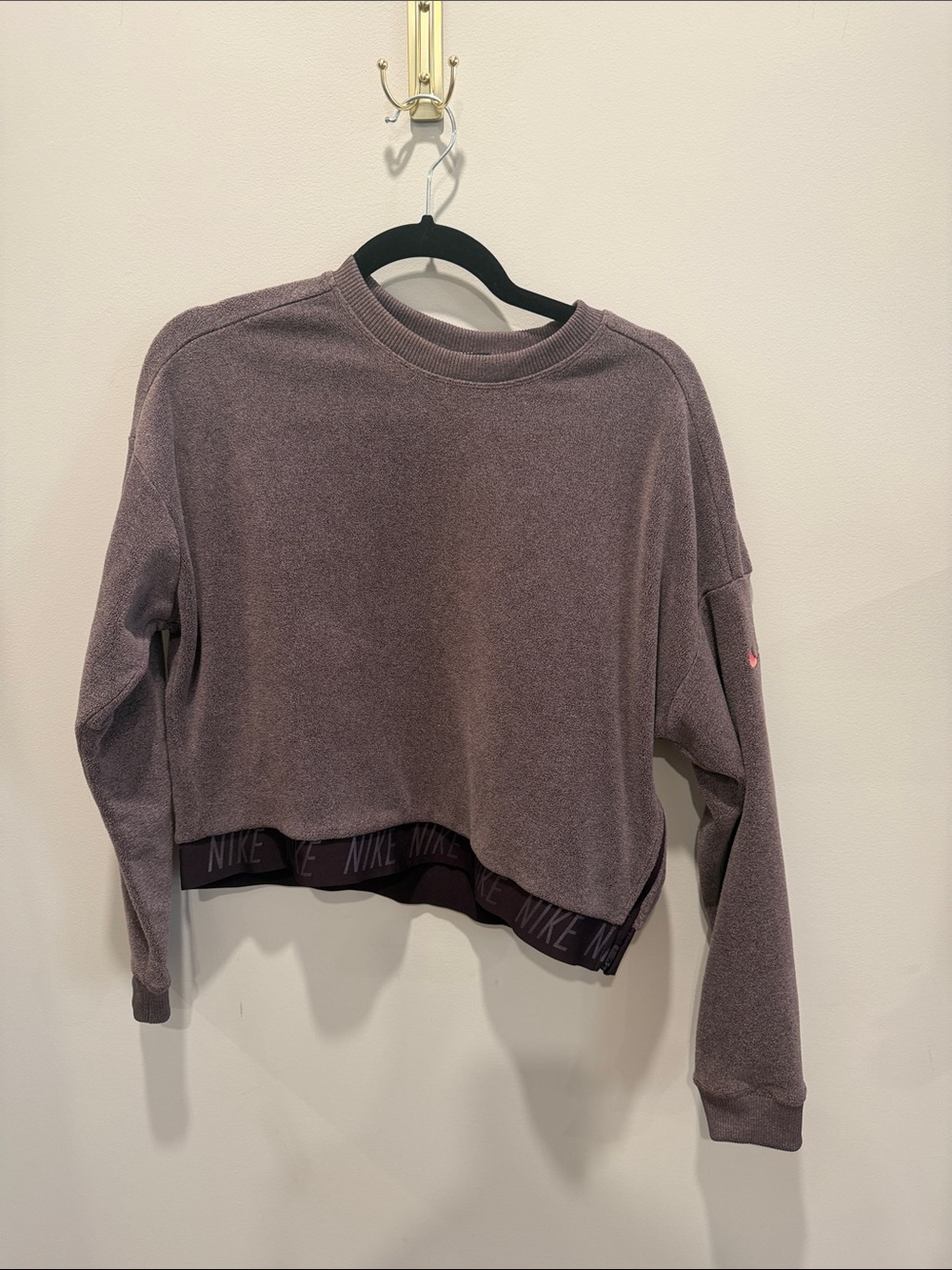 Nike Women's Cropped Crew Sweatshirt in Mauve